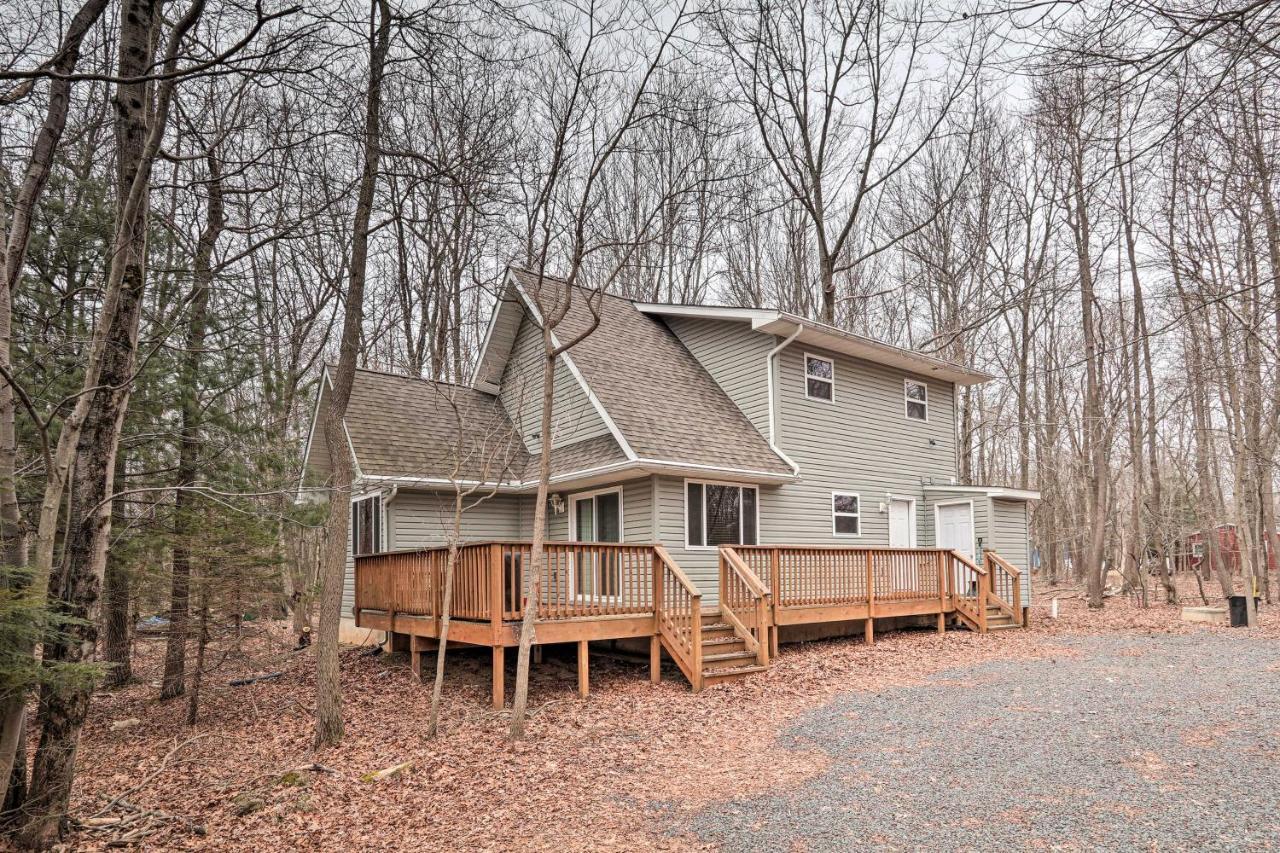 Family Poconos Home With Decks, 6 Mi To Skiing! Albrightsville Exterior photo